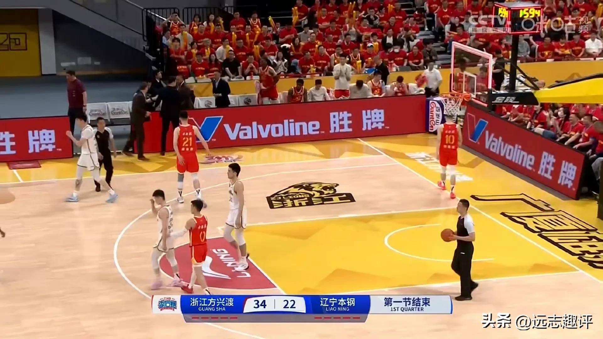 激烈对决：球队顽强抗衡，最终赢得胜利